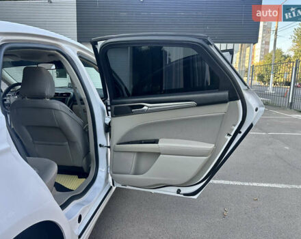 Белый Форд Фьюжн, объемом двигателя 2 л и пробегом 147 тыс. км за 16500 $, фото 21 на Automoto.ua