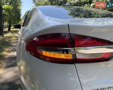 Білий Форд Фьюжен, об'ємом двигуна 2 л та пробігом 124 тис. км за 17000 $, фото 3 на Automoto.ua