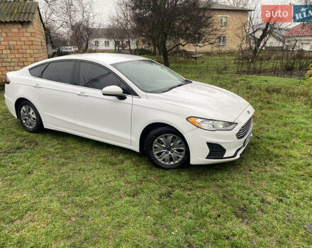 Белый Форд Фьюжн, объемом двигателя 2.49 л и пробегом 241 тыс. км за 13500 $, фото 1 на Automoto.ua