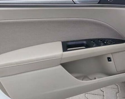 Белый Форд Фьюжн, объемом двигателя 2 л и пробегом 147 тыс. км за 18700 $, фото 16 на Automoto.ua