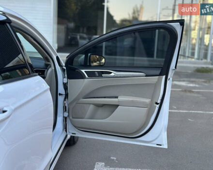 Белый Форд Фьюжн, объемом двигателя 2 л и пробегом 147 тыс. км за 16500 $, фото 32 на Automoto.ua