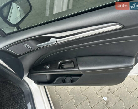 Білий Форд Фьюжен, об'ємом двигуна 2 л та пробігом 145 тис. км за 16300 $, фото 13 на Automoto.ua