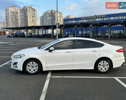 Белый Форд Фьюжн, объемом двигателя 2.49 л и пробегом 32 тыс. км за 13499 $, фото 2 на Automoto.ua