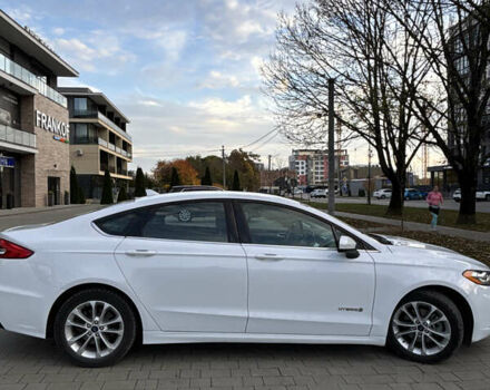 Белый Форд Фьюжн, объемом двигателя 2 л и пробегом 93 тыс. км за 17800 $, фото 4 на Automoto.ua