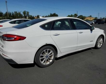 Форд Фьюжен 2019 у Львові на Automoto.ua Білий Форд Фьюжен, об'ємом двигуна 2 л та пробігом 52 тис. км за 2000 $, фото 2 на Automoto.ua