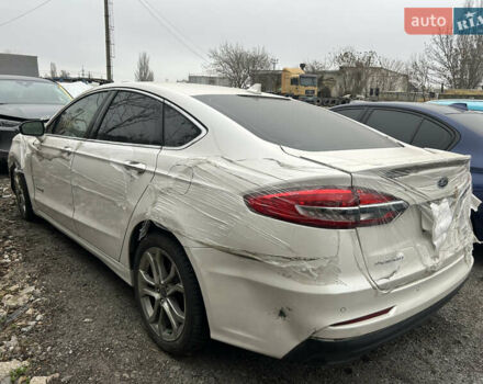 Белый Форд Фьюжн, объемом двигателя 2.49 л и пробегом 130 тыс. км за 6300 $, фото 1 на Automoto.ua