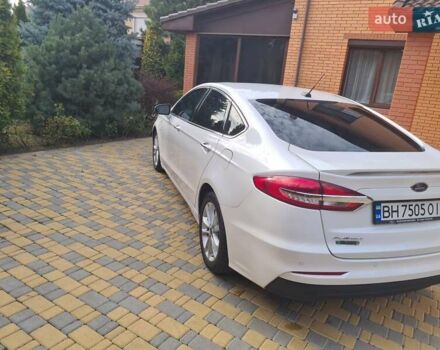 Белый Форд Фьюжн, объемом двигателя 2 л и пробегом 84 тыс. км за 17800 $, фото 3 на Automoto.ua