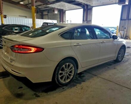 Белый Форд Фьюжн, объемом двигателя 2 л и пробегом 90 тыс. км за 2900 $, фото 2 на Automoto.ua