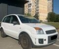 Білий Форд Фьюжен, об'ємом двигуна 0 л та пробігом 198 тис. км за 2005 $, фото 2 на Automoto.ua