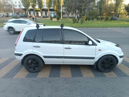 Белый Форд Фьюжн, объемом двигателя 1.4 л и пробегом 268 тыс. км за 6000 $, фото 1 на Automoto.ua