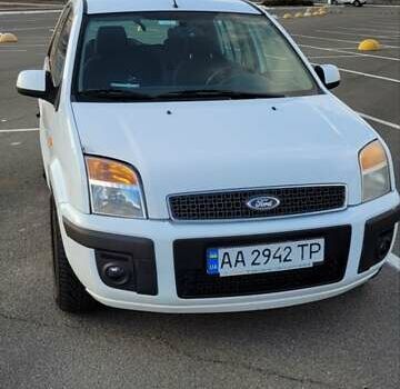 Белый Форд Фьюжн, объемом двигателя 1.6 л и пробегом 132 тыс. км за 5033 $, фото 1 на Automoto.ua