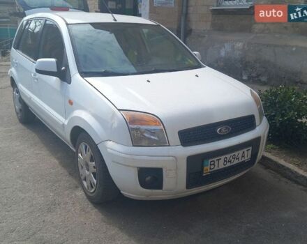 Білий Форд Фьюжен, об'ємом двигуна 1.4 л та пробігом 157 тис. км за 3500 $, фото 1 на Automoto.ua