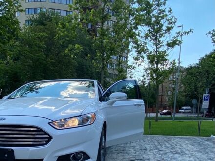 Білий Форд Фьюжен, об'ємом двигуна 2 л та пробігом 130 тис. км за 12899 $, фото 1 на Automoto.ua