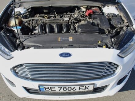 Форд Фьюжн 2013 в Киеве на Automoto.ua Белый Форд Фьюжн, объемом двигателя 2.49 л и пробегом 0 тыс. км за 10000 $, фото 1 на Automoto.ua