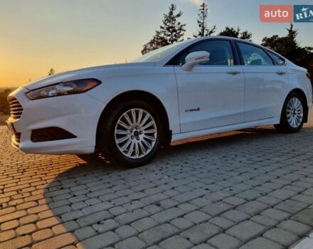 Белый Форд Фьюжн, объемом двигателя 2 л и пробегом 300 тыс. км за 10000 $, фото 1 на Automoto.ua