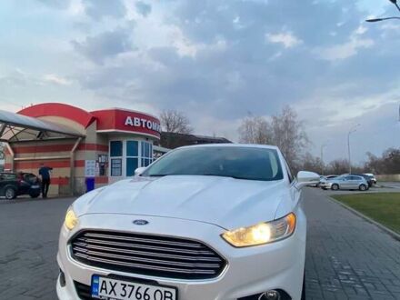 Форд Фьюжн 2014 в Киеве на Automoto.ua Белый Форд Фьюжн, объемом двигателя 2 л и пробегом 199 тыс. км за 11290 $, фото 1 на Automoto.ua
