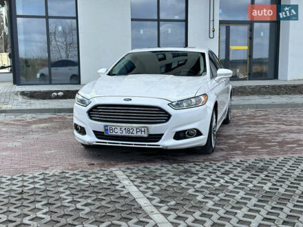 Форд Фьюжн 2014 в Ровно на Automoto.ua Белый Форд Фьюжн, объемом двигателя 2 л и пробегом 135 тыс. км за 8800 $, фото 1 на Automoto.ua
