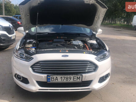 Білий Форд Фьюжен, об'ємом двигуна 2 л та пробігом 196 тис. км за 15300 $, фото 1 на Automoto.ua