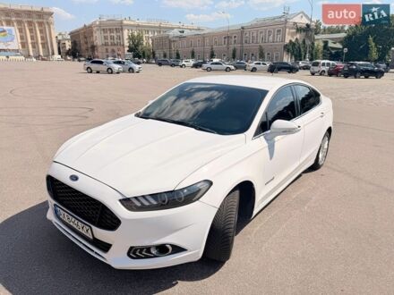 Білий Форд Фьюжен, об'ємом двигуна 2 л та пробігом 174 тис. км за 11799 $, фото 1 на Automoto.ua
