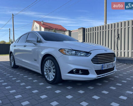 Білий Форд Фьюжен, об'ємом двигуна 2 л та пробігом 180 тис. км за 11400 $, фото 1 на Automoto.ua