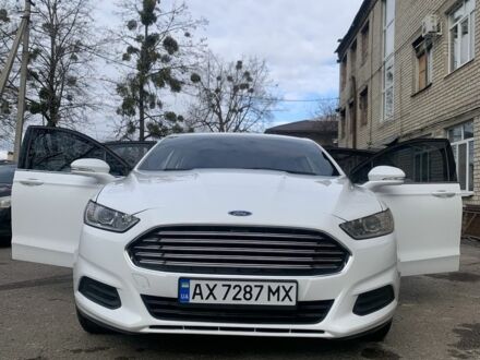 Форд Фьюжн 2015 в Изюме на Automoto.ua Белый Форд Фьюжн, объемом двигателя 2.5 л и пробегом 166 тыс. км за 10900 $, фото 1 на Automoto.ua