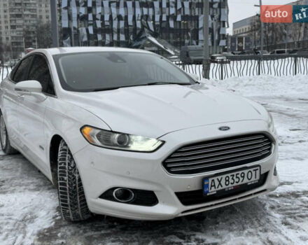 Білий Форд Фьюжен, об'ємом двигуна 2 л та пробігом 130 тис. км за 13900 $, фото 1 на Automoto.ua