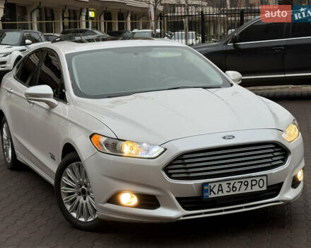 Білий Форд Фьюжен, об'ємом двигуна 2 л та пробігом 225 тис. км за 9800 $, фото 1 на Automoto.ua