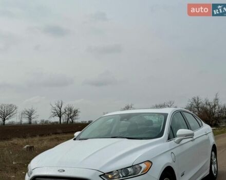 Белый Форд Фьюжн, объемом двигателя 2 л и пробегом 206 тыс. км за 12200 $, фото 1 на Automoto.ua