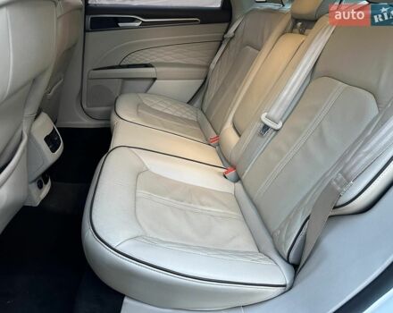 Білий Форд Фьюжен, об'ємом двигуна 2 л та пробігом 120 тис. км за 13300 $, фото 1 на Automoto.ua