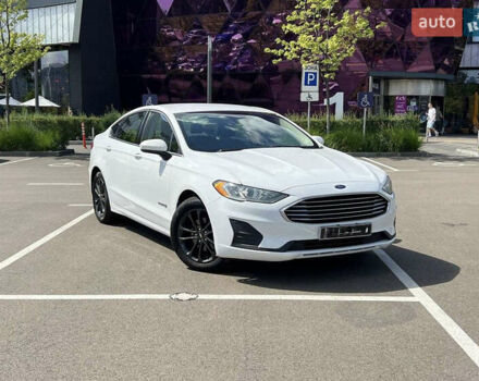 Білий Форд Фьюжен, об'ємом двигуна 2 л та пробігом 180 тис. км за 15750 $, фото 1 на Automoto.ua