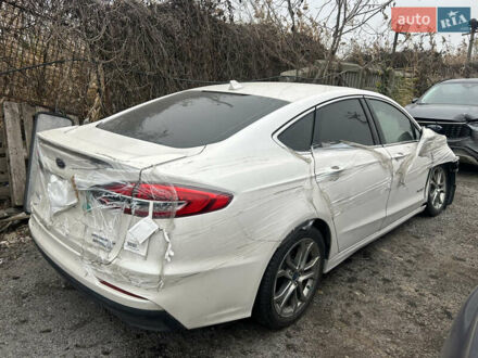 Белый Форд Фьюжн, объемом двигателя 2.49 л и пробегом 130 тыс. км за 6300 $, фото 1 на Automoto.ua