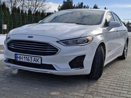 Белый Форд Фьюжн, объемом двигателя 2 л и пробегом 245 тыс. км за 14999 $, фото 1 на Automoto.ua