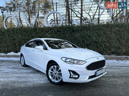 Форд Фьюжн 2019 в Киеве на Automoto.ua Белый Форд Фьюжн, объемом двигателя 2 л и пробегом 98 тыс. км за 20900 $, фото 1 на Automoto.ua