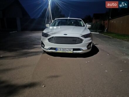 Білий Форд Фьюжен, об'ємом двигуна 2 л та пробігом 120 тис. км за 17500 $, фото 1 на Automoto.ua