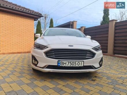 Форд Фьюжн 2019 в Одессе на Automoto.ua Белый Форд Фьюжн, объемом двигателя 2 л и пробегом 84 тыс. км за 18200 $, фото 1 на Automoto.ua