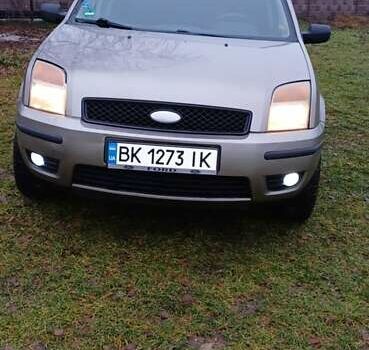 Бежевий Форд Фьюжен, об'ємом двигуна 1.4 л та пробігом 255 тис. км за 4200 $, фото 8 на Automoto.ua