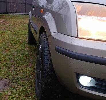 Бежевий Форд Фьюжен, об'ємом двигуна 1.4 л та пробігом 255 тис. км за 4200 $, фото 2 на Automoto.ua