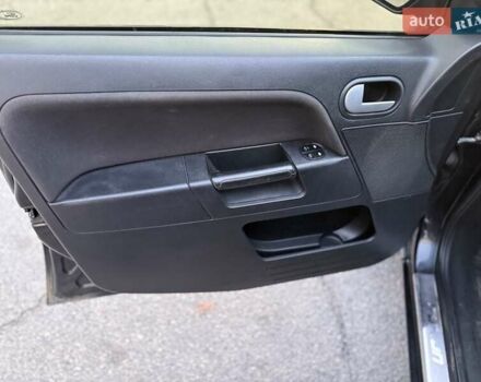 Форд Фьюжен 2007 у Запоріжжя на Automoto.ua Чорний Форд Фьюжен, об'ємом двигуна 1.4 л та пробігом 133 тис. км за 4800 $, фото 16 на Automoto.ua