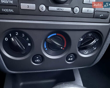 Черный Форд Фьюжн, объемом двигателя 1.4 л и пробегом 174 тыс. км за 6000 $, фото 31 на Automoto.ua