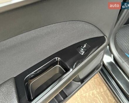 Чорний Форд Фьюжен, об'ємом двигуна 1.6 л та пробігом 181 тис. км за 8200 $, фото 46 на Automoto.ua