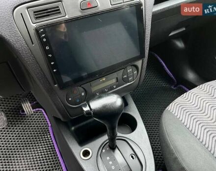 Фіолетовий Форд Фьюжен, об'ємом двигуна 1.6 л та пробігом 180 тис. км за 6500 $, фото 9 на Automoto.ua