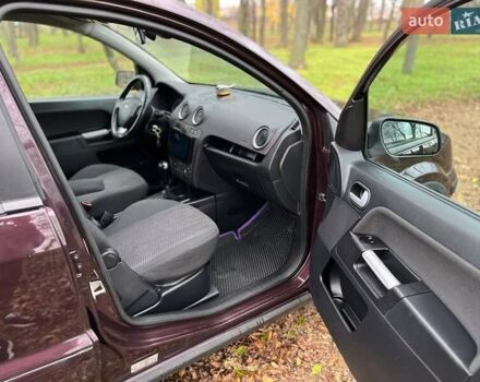 Фіолетовий Форд Фьюжен, об'ємом двигуна 1.6 л та пробігом 180 тис. км за 6500 $, фото 10 на Automoto.ua