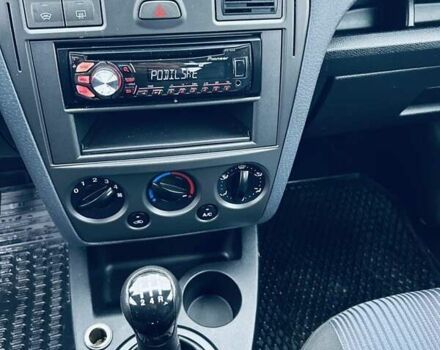 Червоний Форд Фьюжен, об'ємом двигуна 1.4 л та пробігом 170 тис. км за 4800 $, фото 2 на Automoto.ua