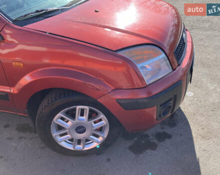 Красный Форд Фьюжн, объемом двигателя 1.4 л и пробегом 152 тыс. км за 4500 $, фото 6 на Automoto.ua