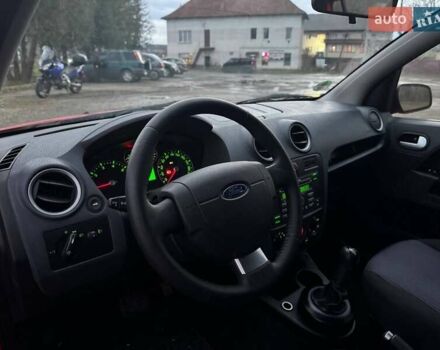 Красный Форд Фьюжн, объемом двигателя 1.4 л и пробегом 197 тыс. км за 4850 $, фото 11 на Automoto.ua