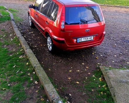 Красный Форд Фьюжн, объемом двигателя 1.4 л и пробегом 160 тыс. км за 4000 $, фото 4 на Automoto.ua