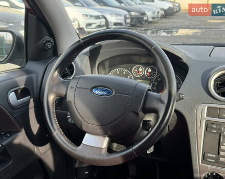 Красный Форд Фьюжн, объемом двигателя 1.39 л и пробегом 194 тыс. км за 4500 $, фото 17 на Automoto.ua