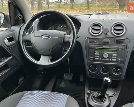 Красный Форд Фьюжн, объемом двигателя 1.39 л и пробегом 131 тыс. км за 5500 $, фото 14 на Automoto.ua