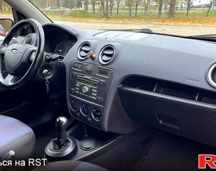 Красный Форд Фьюжн, объемом двигателя 1.6 л и пробегом 131 тыс. км за 5500 $, фото 7 на Automoto.ua