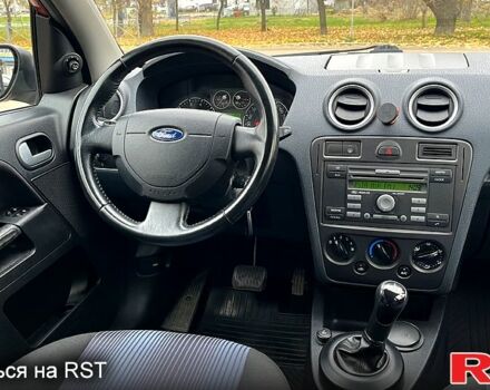 Красный Форд Фьюжн, объемом двигателя 1.6 л и пробегом 131 тыс. км за 5500 $, фото 10 на Automoto.ua